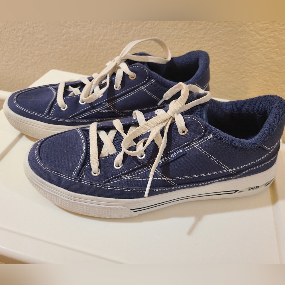 Womens Skechers Arch Fit-Arcata Size 10